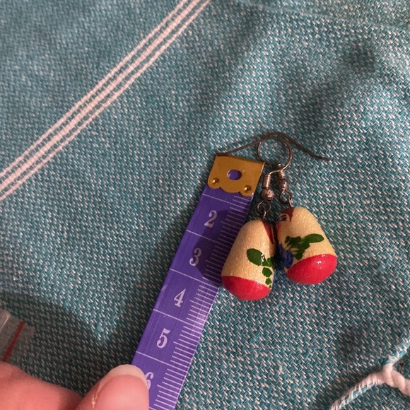 Matryoshka doll-like hanging earring - Picture 4 of 4